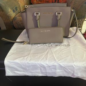 Michael kors medium Selma with matching wallet